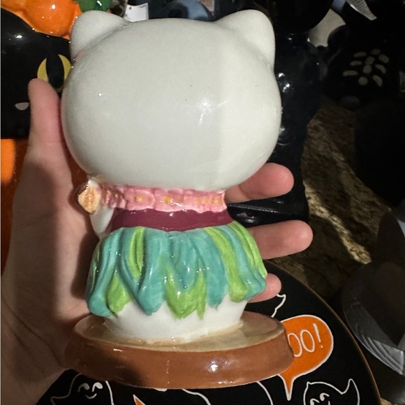 Hello Kitty Hula Skirt W/  Ukulele Ceramic Figurine Bluesky Clayworks Brand New - Picture 2 of 2